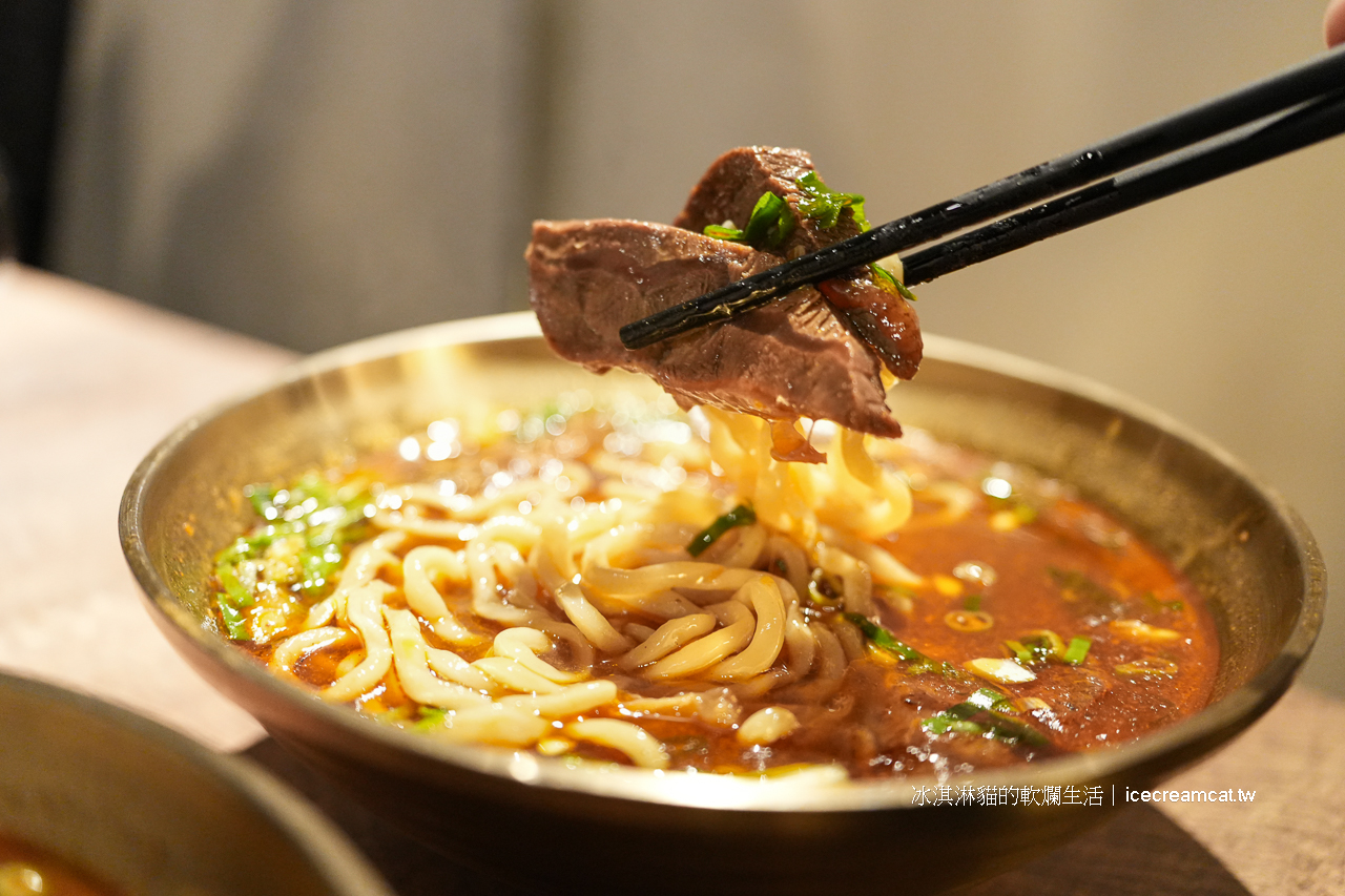 基隆美食｜古月香熬粹牛肉麵基隆牛肉麵推薦(菜單)，許多饕客會從外地過來 @冰淇淋貓的軟爛生活