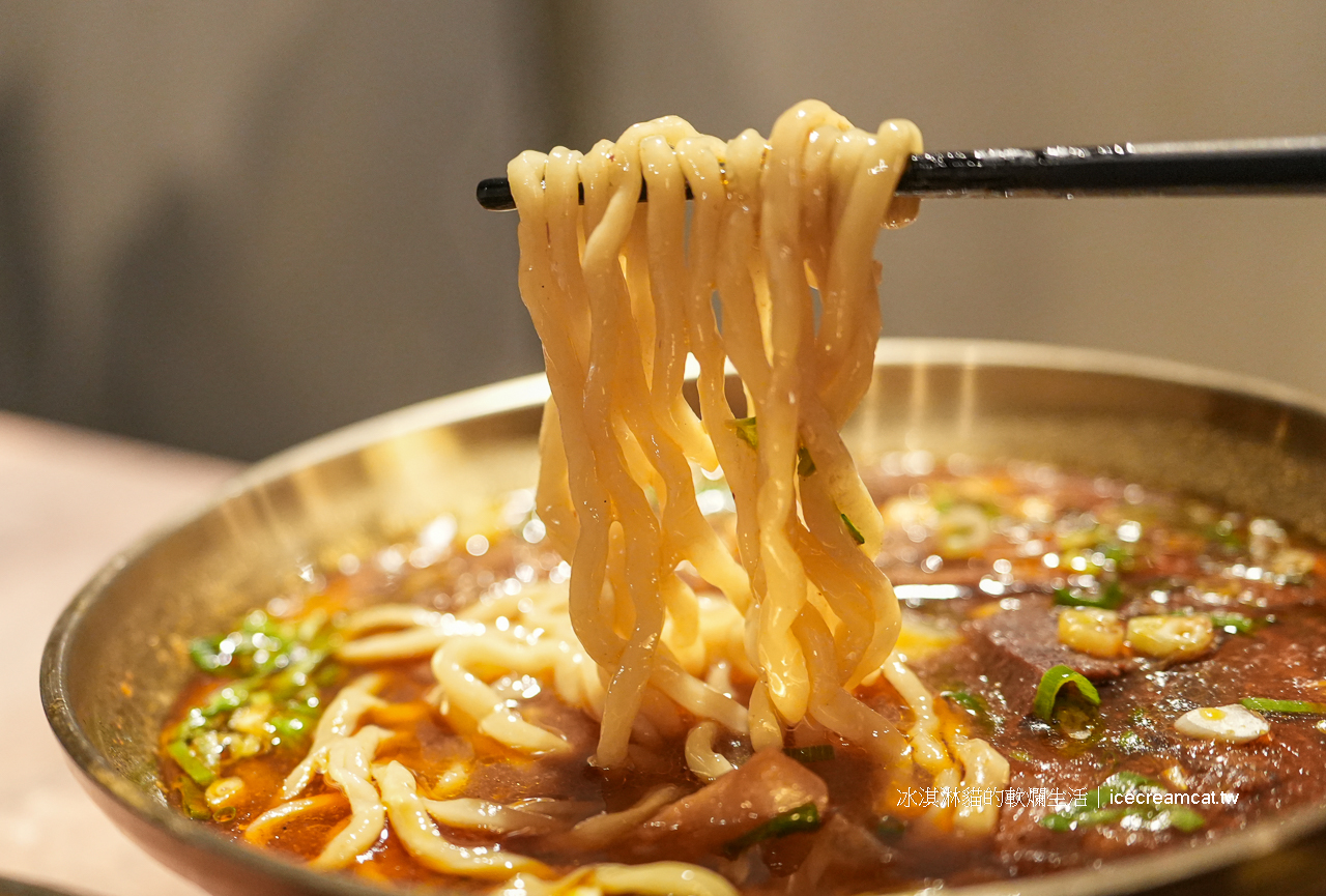 基隆美食｜古月香熬粹牛肉麵基隆牛肉麵推薦(菜單)，許多饕客會從外地過來 @冰淇淋貓的軟爛生活