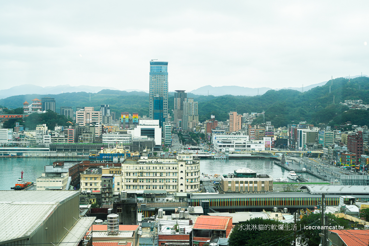 基隆景點｜太平青鳥書店山城望海書店店內有京盛宇可以喝茶，基隆美景盡收眼底 @冰淇淋貓的軟爛生活