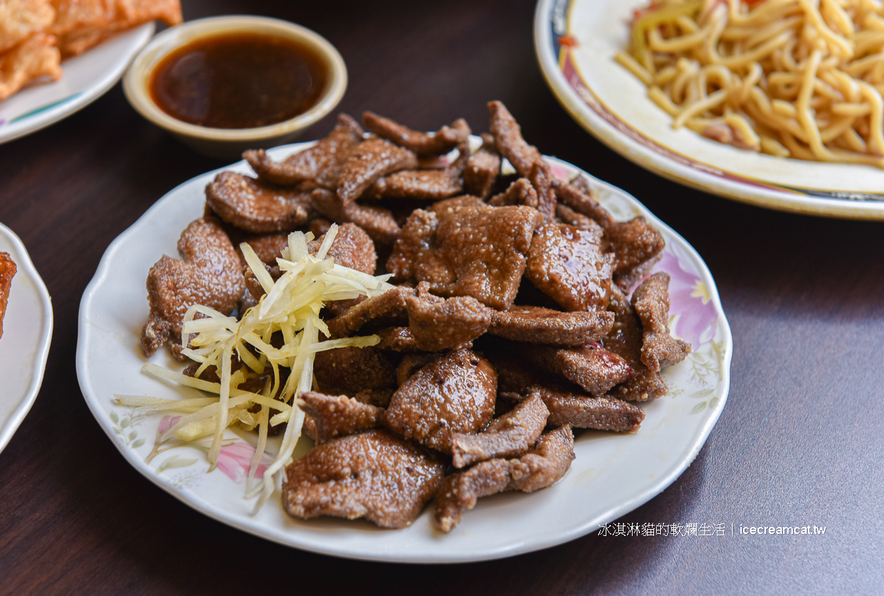 基隆美食｜三姐妹餐飲店基隆宵夜必吃，俗又大碗的人氣海鮮熱炒店(菜單) @冰淇淋貓的軟爛生活