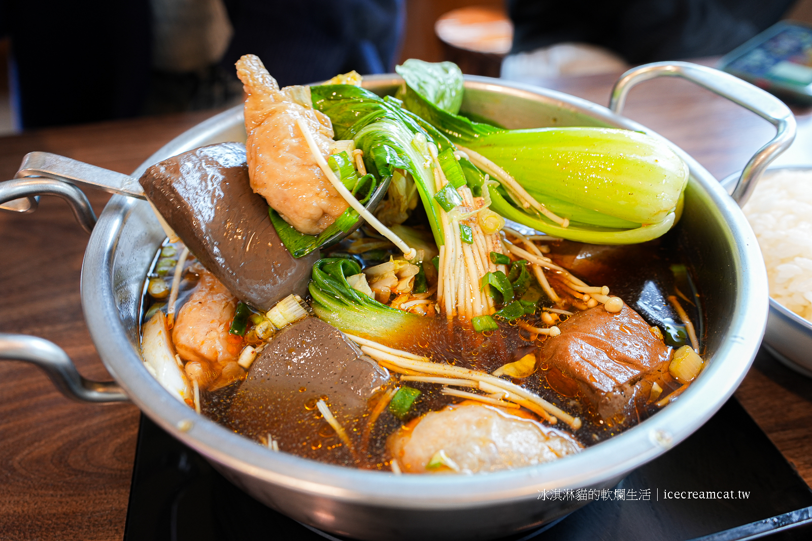 北投美食｜雲鼎阿二麻辣食堂石牌創始店，必點煲類和滷肉飯宵夜也吃的到 @冰淇淋貓的軟爛生活