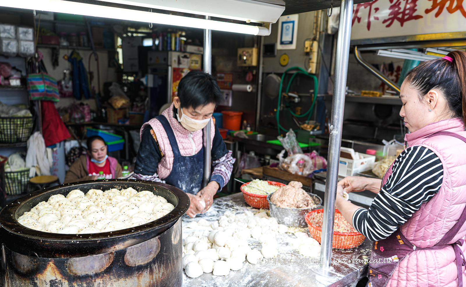 石牌美食｜生煎包在北投裕民一路是石牌商城裡三十幾年老店，榮總附近小吃 @冰淇淋貓的軟爛生活