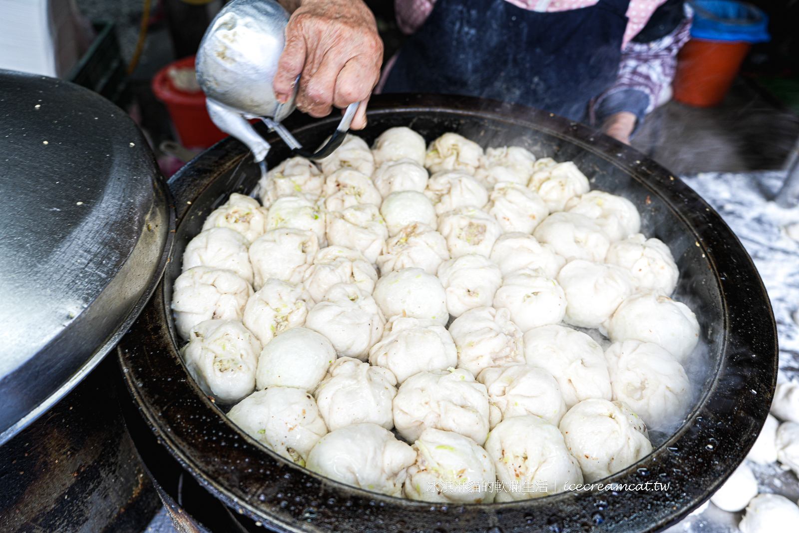 ABV串串啤酒館西門町美食宵夜餐廳/麻辣串串/重慶火鍋/賓士鍋(菜單)(有影片) @冰淇淋貓的軟爛生活