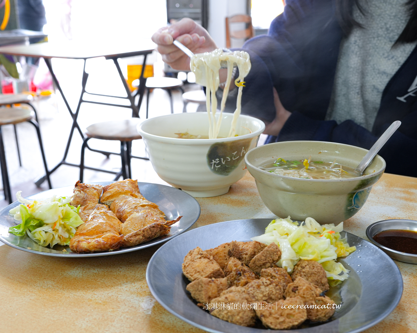 石牌美食｜西安街涼麵臭豆腐北投小吃，必點蛋捲和獅子頭臭豆腐(素食可) @冰淇淋貓的軟爛生活