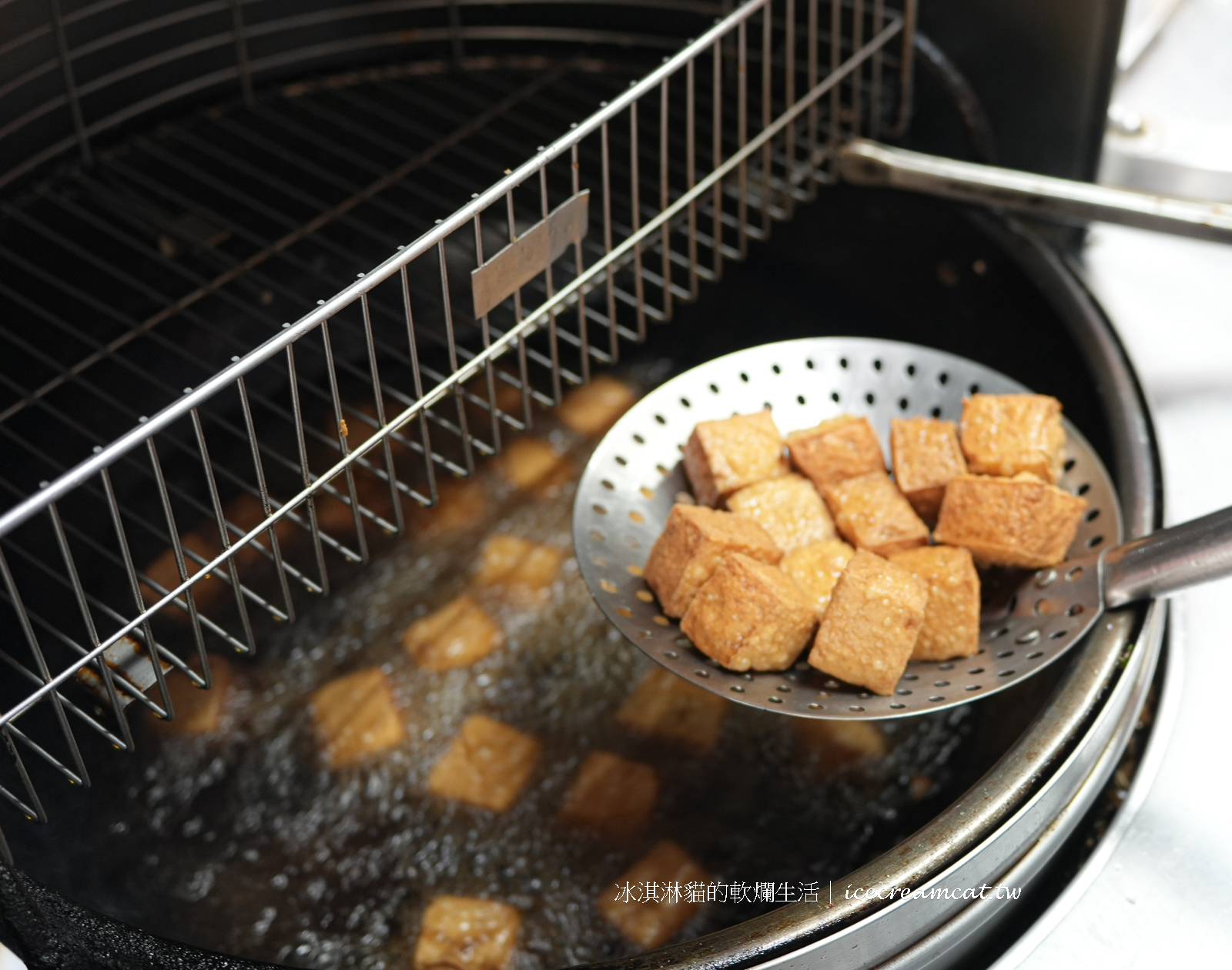 石牌美食｜西安街涼麵臭豆腐北投小吃，必點蛋捲和獅子頭臭豆腐(素食可) @冰淇淋貓的軟爛生活