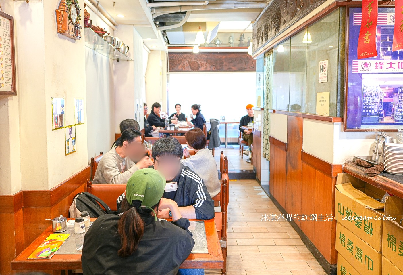 西門町美食｜蜂大咖啡必點綠豆糕及合桃酥，店內許多香港及日本遊客 @冰淇淋貓的軟爛生活