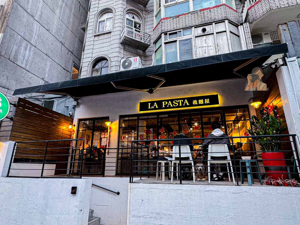 【大橋頭魯肉飯】延三夜市必吃美食，捷運大橋頭站排隊小吃，菜單推薦排骨飯 @冰淇淋貓的軟爛生活