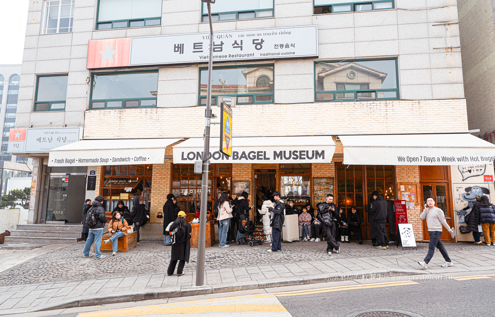 首爾美食｜倫敦貝果博物館安國店，三清洞和景福宮附近咖啡廳 London Bagel Museum @冰淇淋貓的軟爛生活