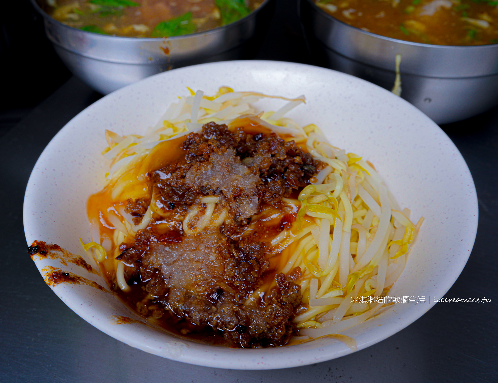 江子翠美食｜松柏街肉羹麵必點肉羹湯 乾麵 魷魚羹，板橋小吃沒有招牌還是大排長龍 @冰淇淋貓的軟爛生活