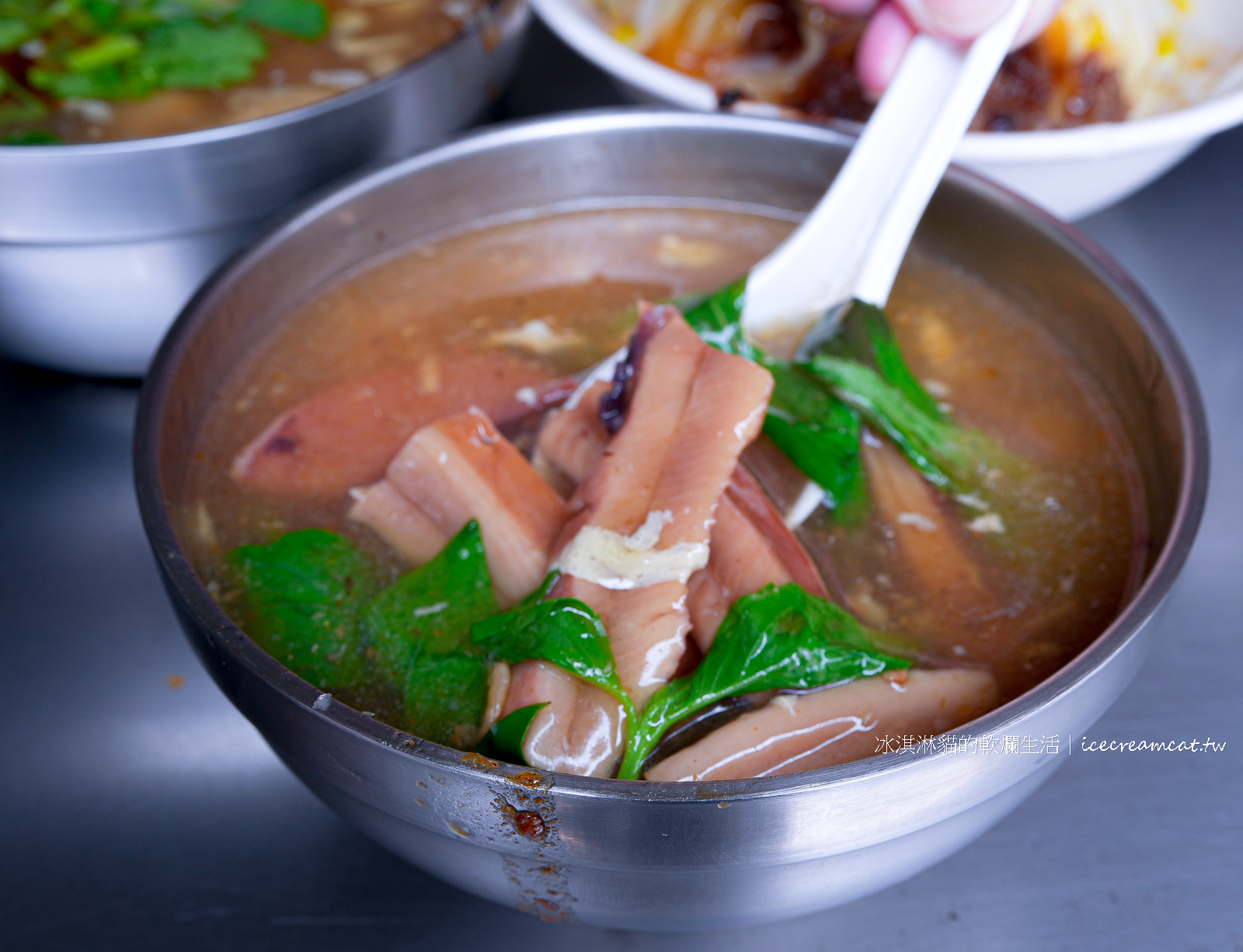 江子翠美食｜松柏街肉羹麵必點肉羹湯 乾麵 魷魚羹，板橋小吃沒有招牌還是大排長龍 @冰淇淋貓的軟爛生活