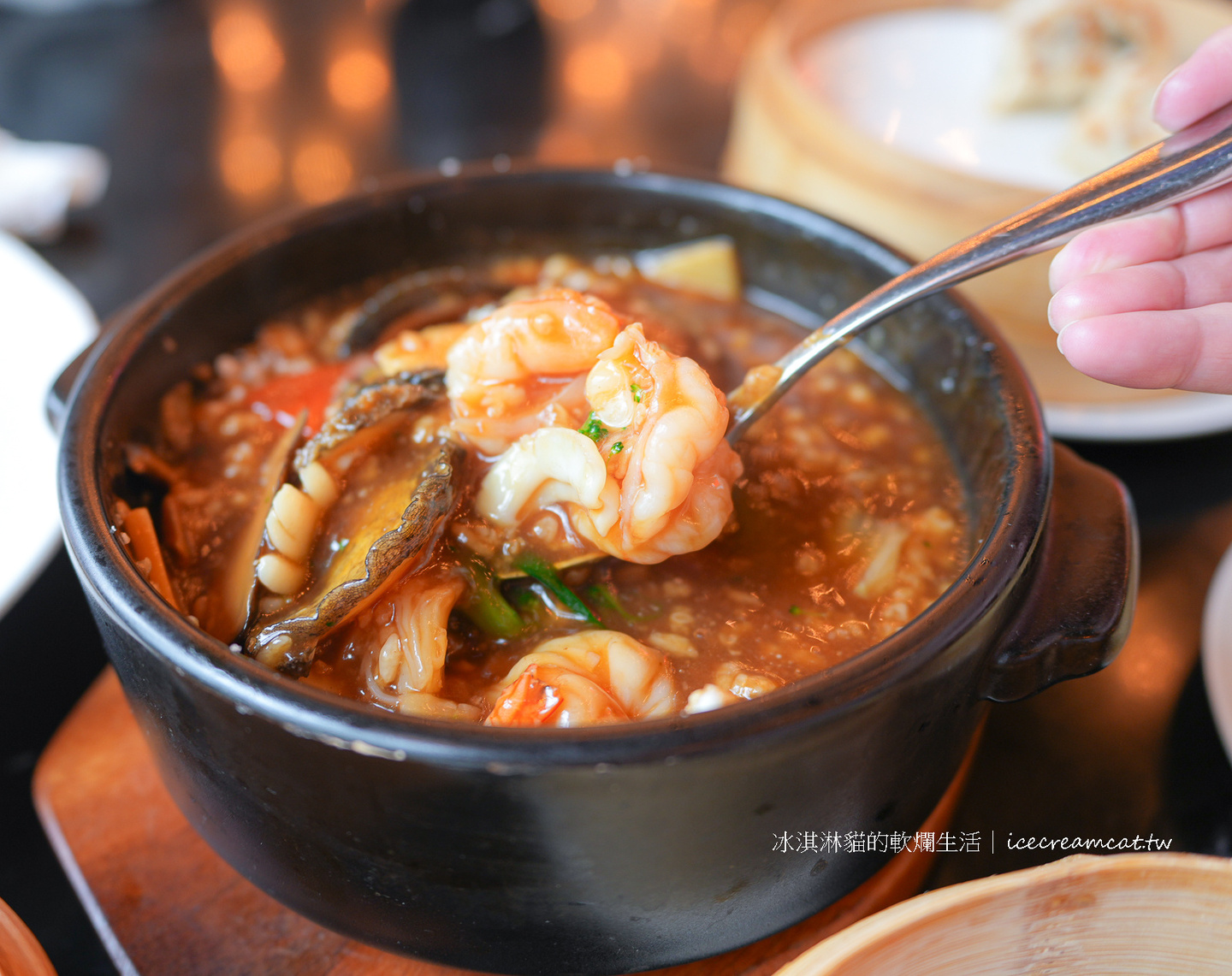 首爾美食｜黑白大廚甜蜜蜜韓國餐廳必吃麻辣奶油蝦，港式甜點女王鄭智善 @冰淇淋貓的軟爛生活