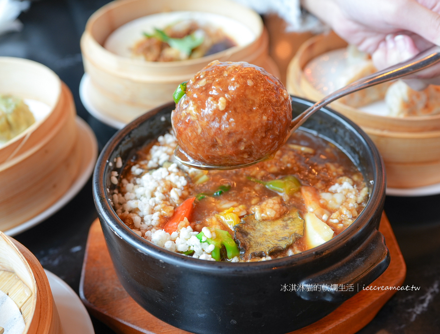 首爾美食｜黑白大廚甜蜜蜜韓國餐廳必吃麻辣奶油蝦，港式甜點女王鄭智善 @冰淇淋貓的軟爛生活