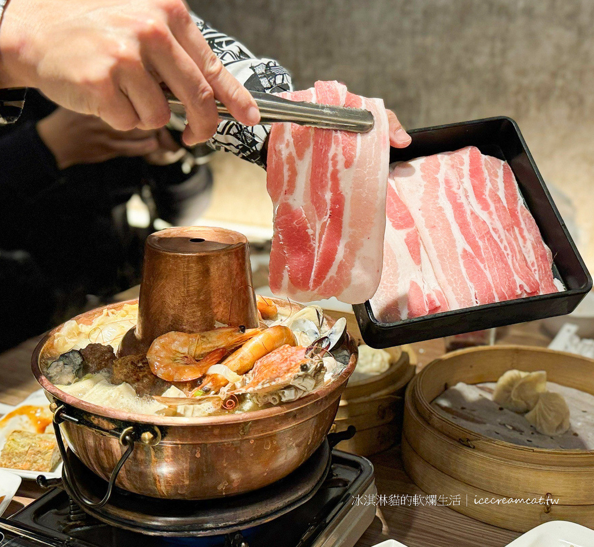 古亭美食｜泰和樓源自山東小館 菜單必點酸菜白肉鍋，中正紀念堂附近美食 @冰淇淋貓的軟爛生活