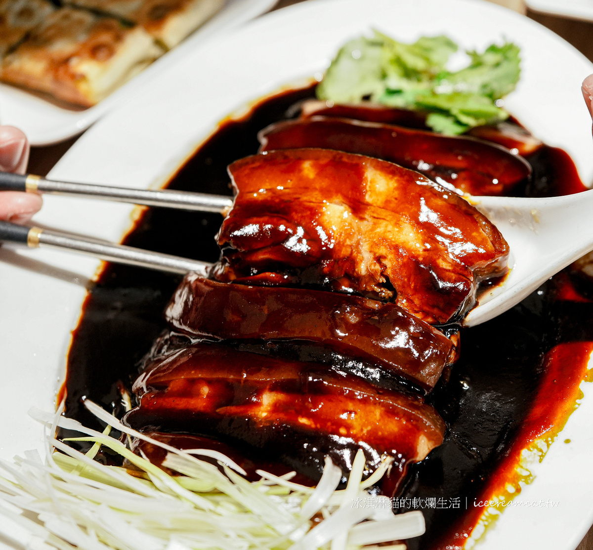 古亭美食｜泰和樓源自山東小館 菜單必點酸菜白肉鍋，中正紀念堂附近美食 @冰淇淋貓的軟爛生活