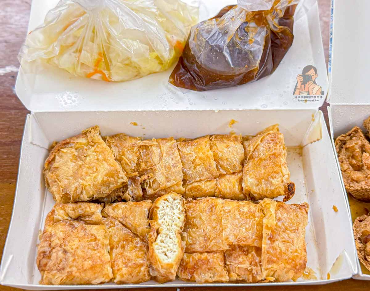 石牌美食｜西安街涼麵臭豆腐北投小吃，必點蛋捲和獅子頭臭豆腐(素食可) @冰淇淋貓的軟爛生活