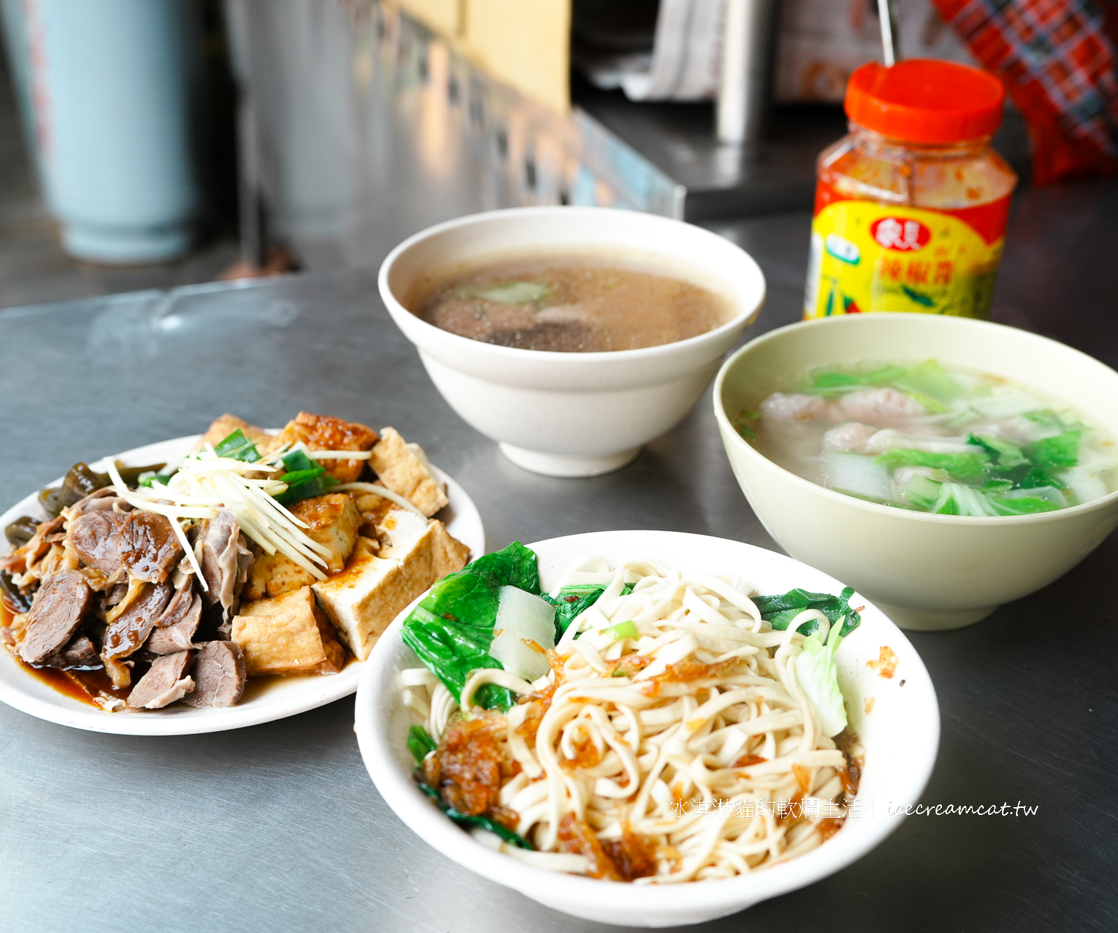 石牌美食｜無名麵攤在石牌捷運旁，菜單必點油蔥乾麵，也是榮總附近美食 @冰淇淋貓的軟爛生活