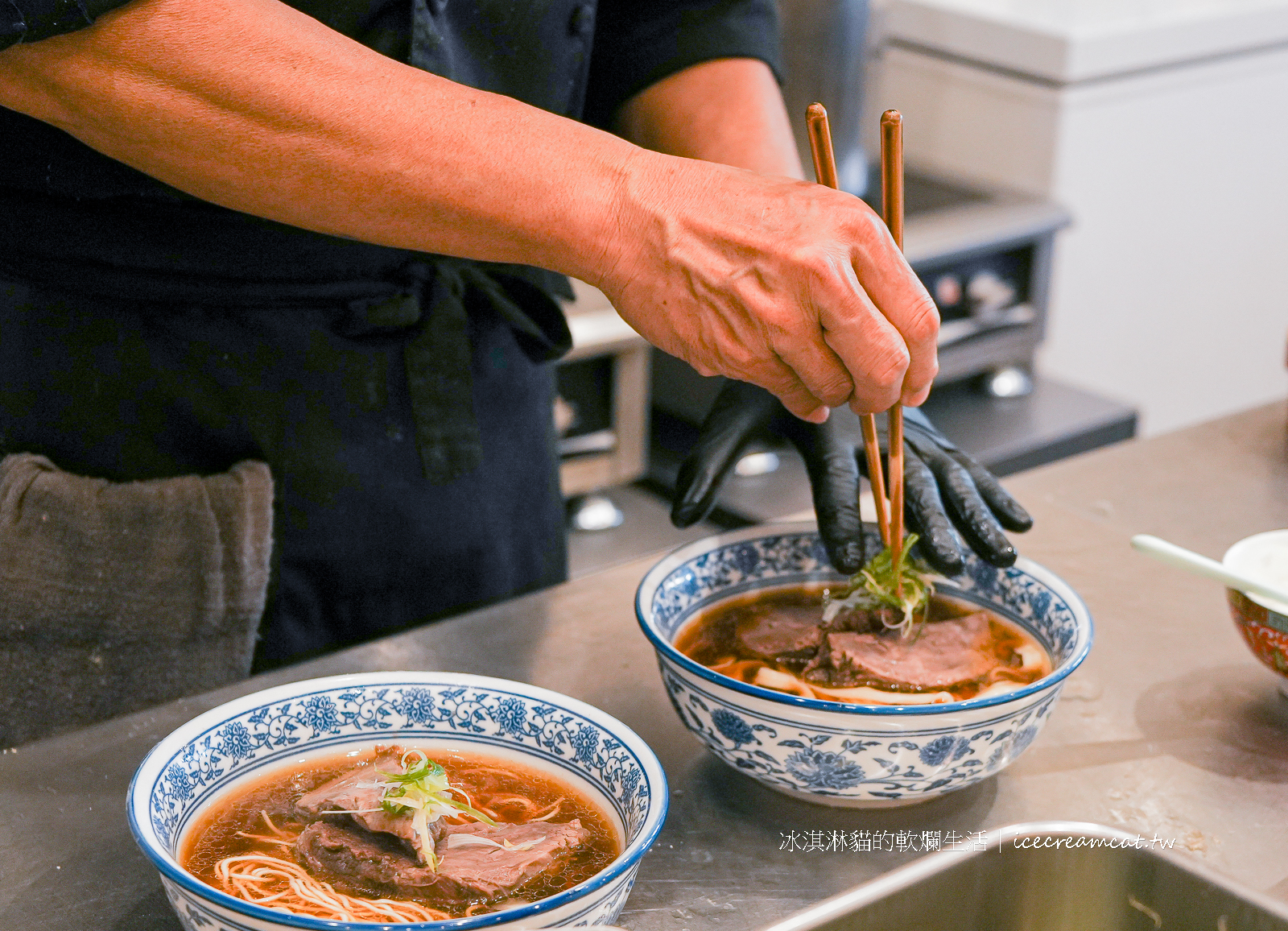 大稻埕美食｜江牛樓日本人開的牛肉麵店菜單必點鴨胸排，入圍米其林必比登 @冰淇淋貓的軟爛生活