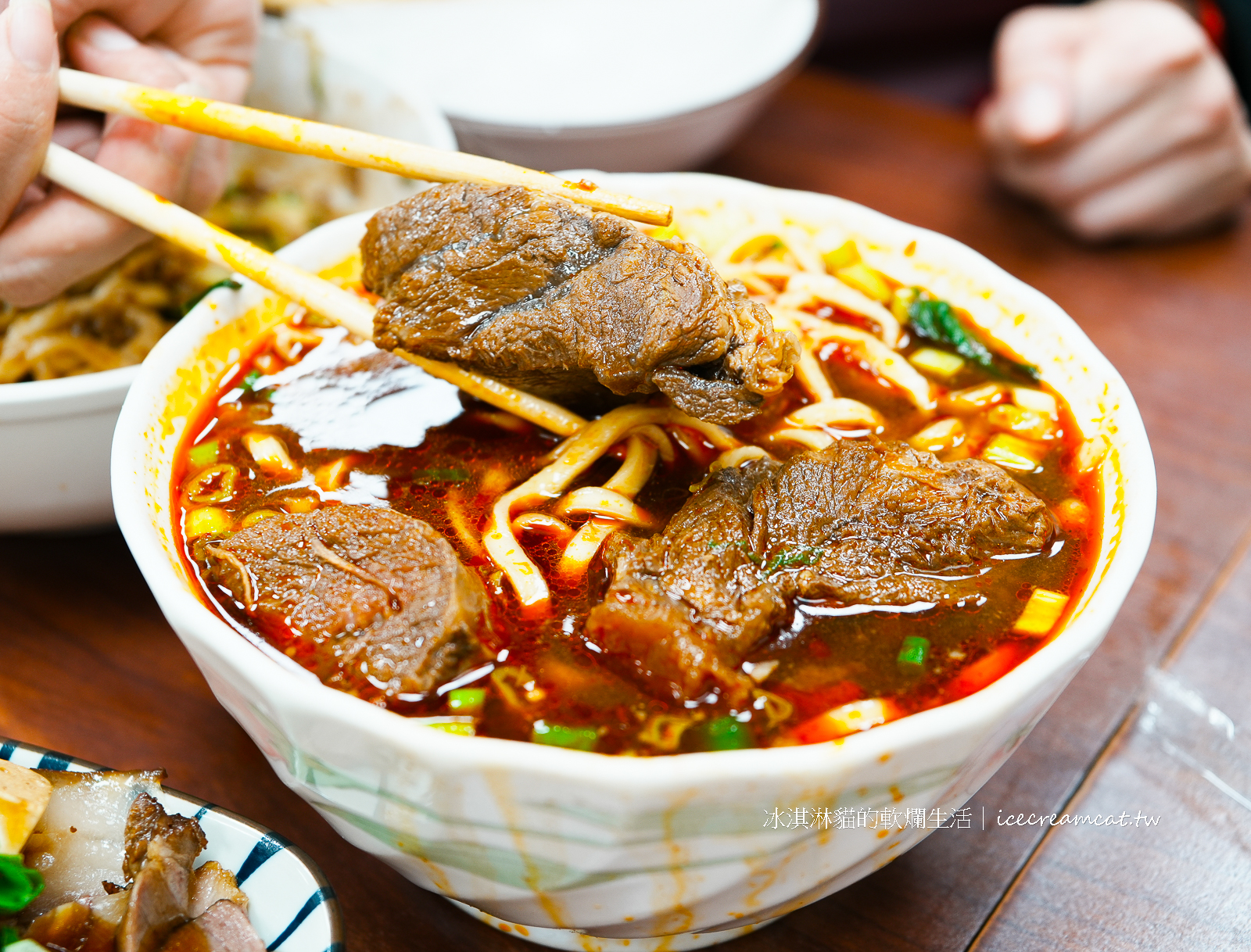 天母美食｜忠誠牛肉麵菜單必點牛肉麵和滷味，台北牛肉麵推薦 @冰淇淋貓的軟爛生活