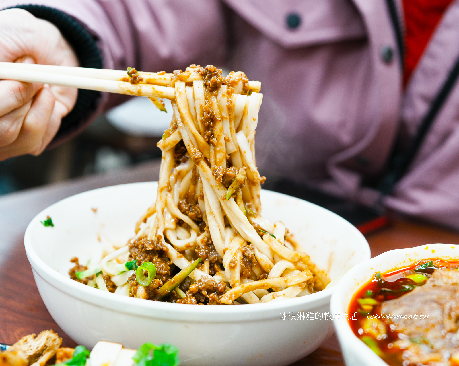 天母美食｜忠誠牛肉麵菜單必點牛肉麵和滷味，台北牛肉麵推薦 @冰淇淋貓的軟爛生活