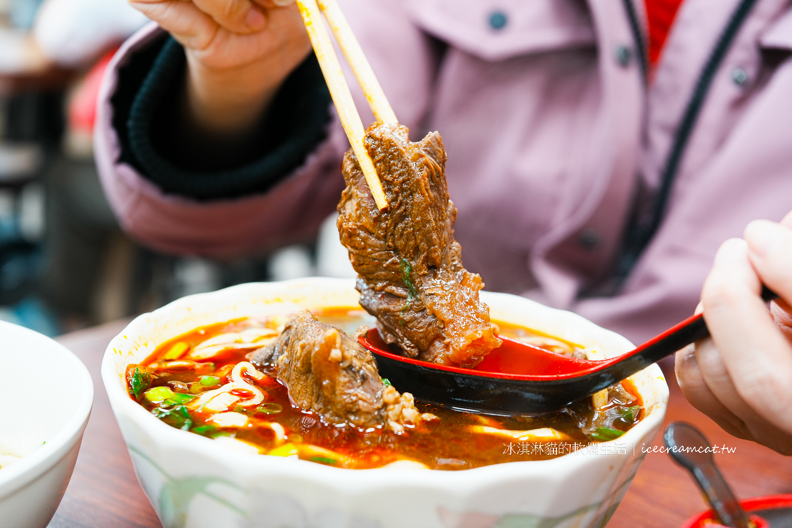 天母美食｜忠誠牛肉麵菜單必點牛肉麵和滷味，台北牛肉麵推薦 @冰淇淋貓的軟爛生活