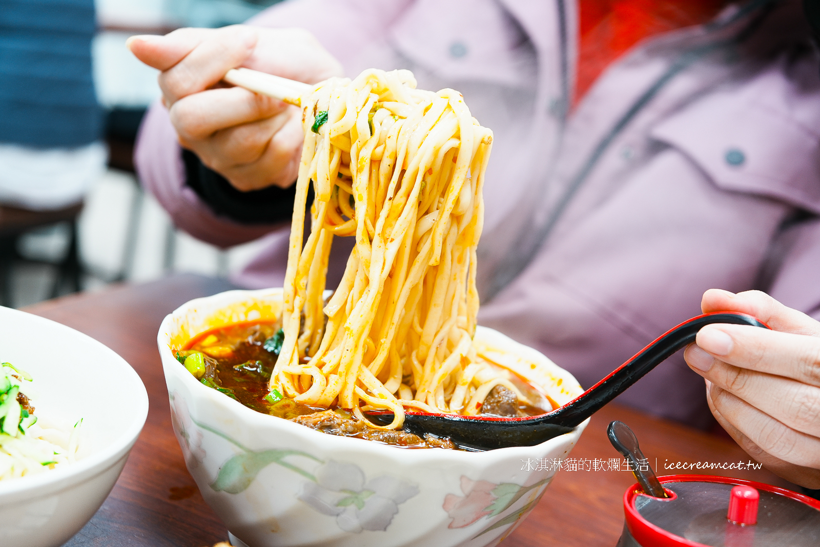 天母美食｜忠誠牛肉麵菜單必點牛肉麵和滷味，台北牛肉麵推薦 @冰淇淋貓的軟爛生活