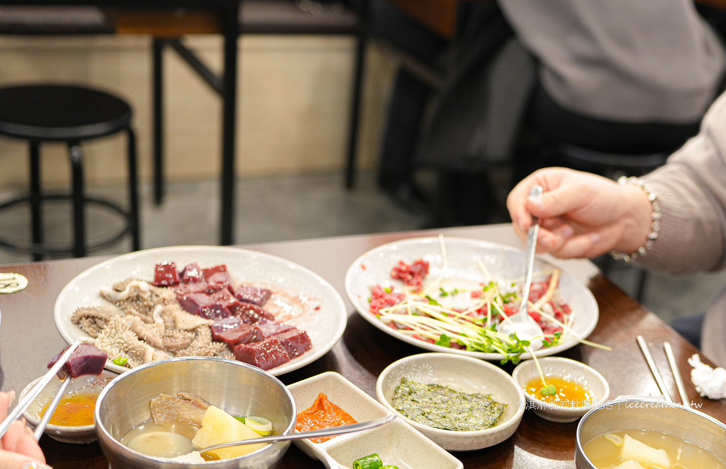 首爾廣藏市場｜富村生拌牛肉訂位方式 米其林必比登推薦，菜單必吃生章魚 @冰淇淋貓的軟爛生活