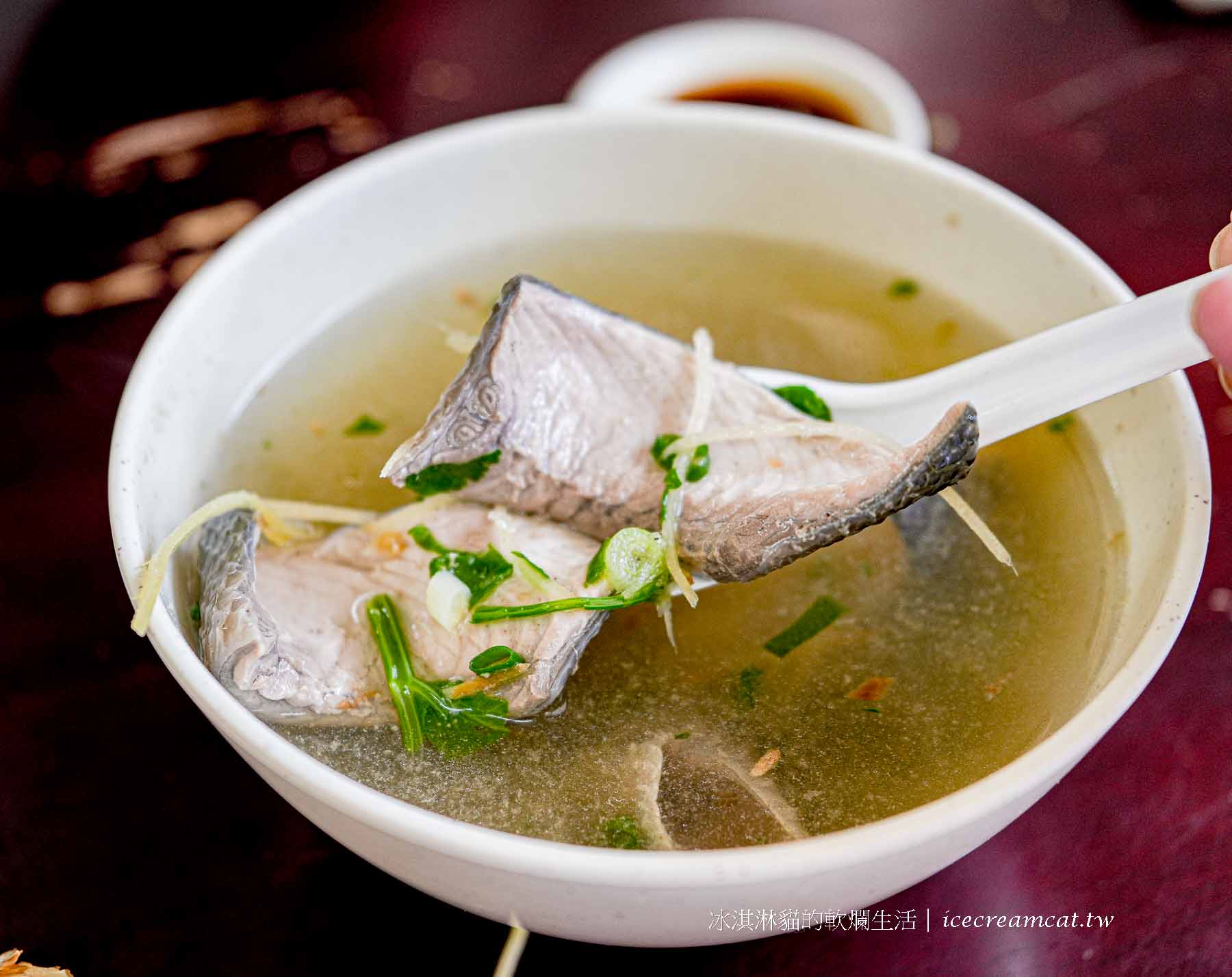 【新莊迴龍美食】魯肉發無刺虱目魚粥只賣早午餐，菜單必點滷肉飯與魚皮湯 @冰淇淋貓的軟爛生活