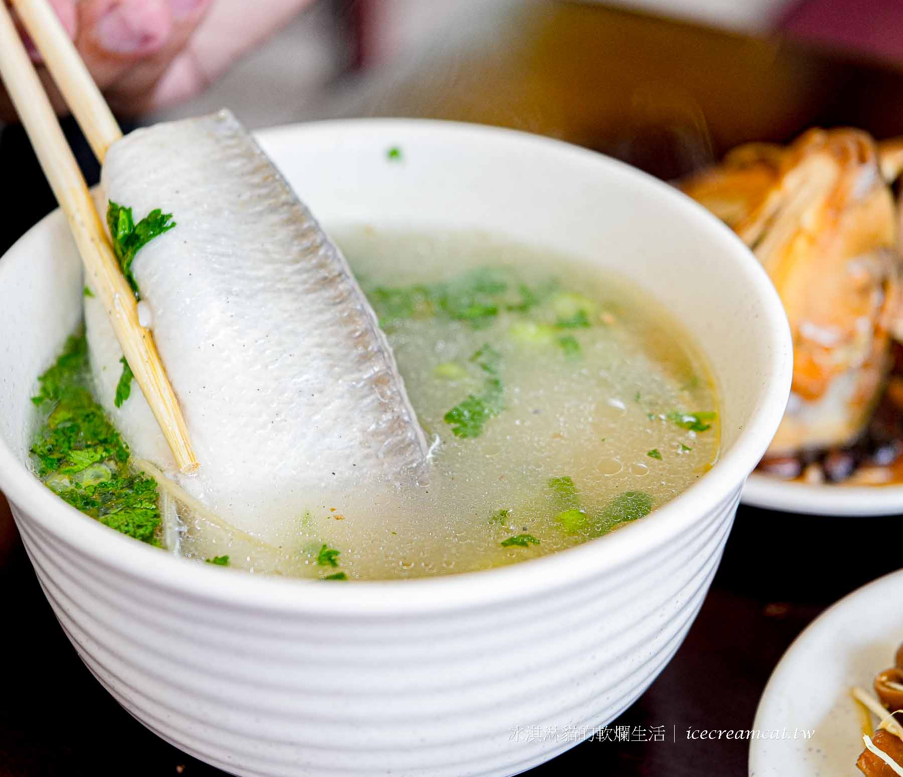 【新莊迴龍美食】魯肉發無刺虱目魚粥只賣早午餐，菜單必點滷肉飯與魚皮湯 @冰淇淋貓的軟爛生活
