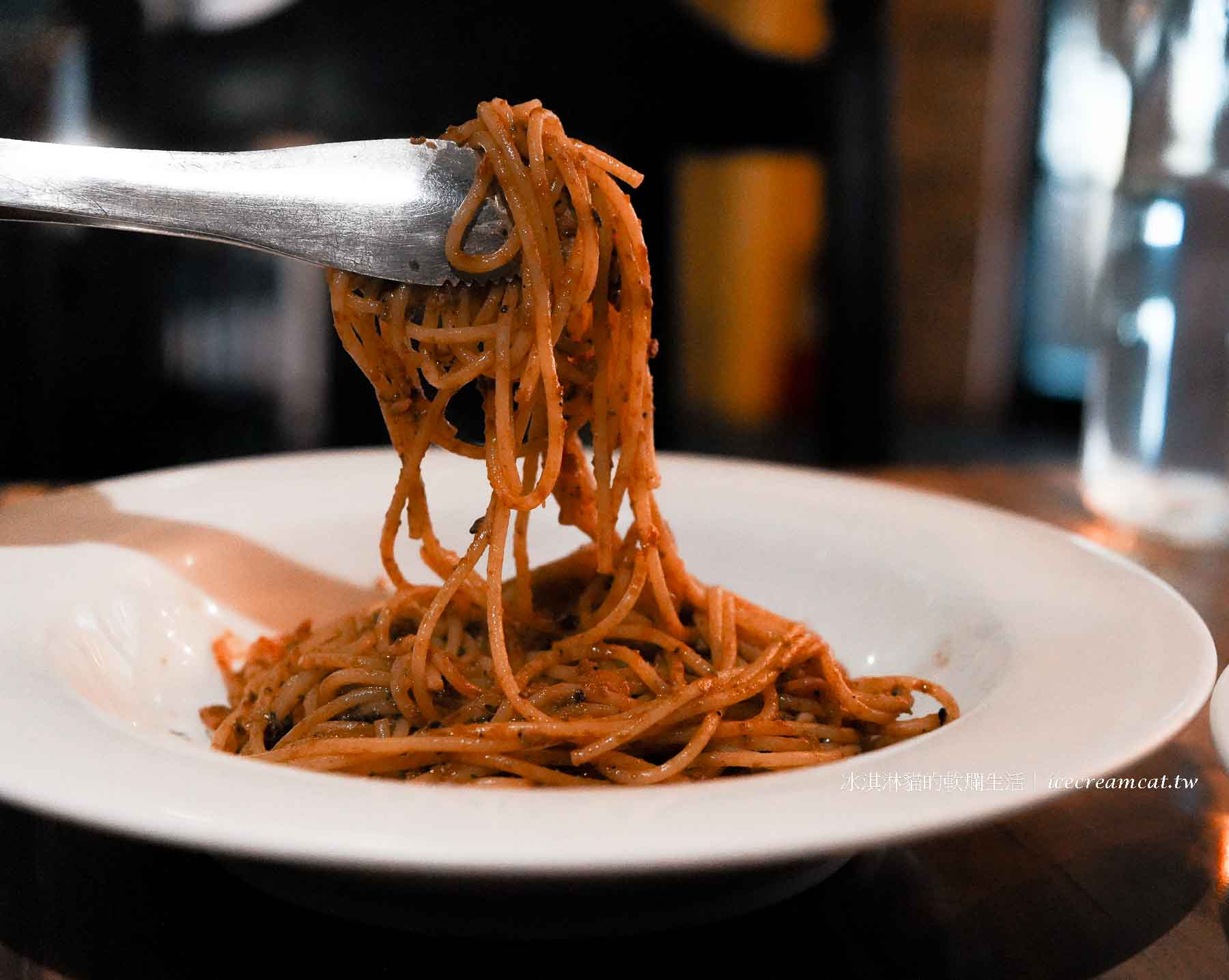 【台北忠孝敦化】Solo Pasta義大利餐廳 菜單必點巴薩醋鴨胸麵，大安區美食 @冰淇淋貓的軟爛生活