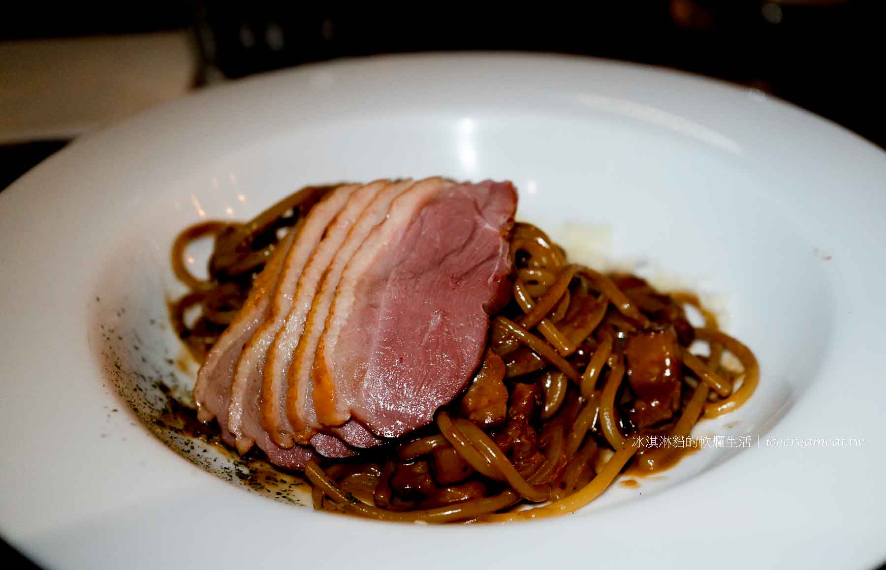 【台北忠孝敦化】Solo Pasta義大利餐廳 菜單必點巴薩醋鴨胸麵，大安區美食 @冰淇淋貓的軟爛生活