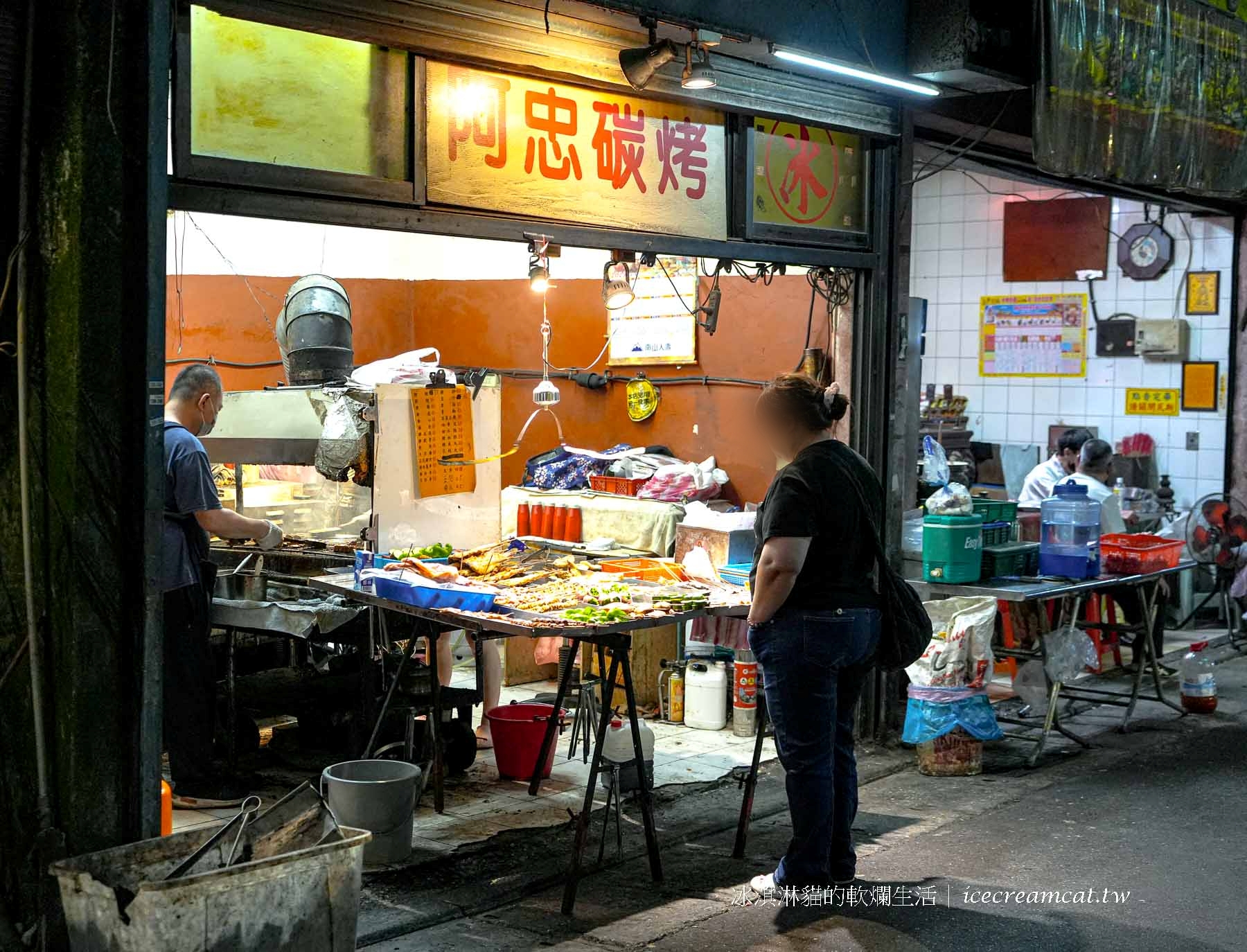 【阿忠碳烤】大龍街串燒菜單，大同區 民權西路站 30年老字號宵夜排隊美食 @冰淇淋貓的軟爛生活