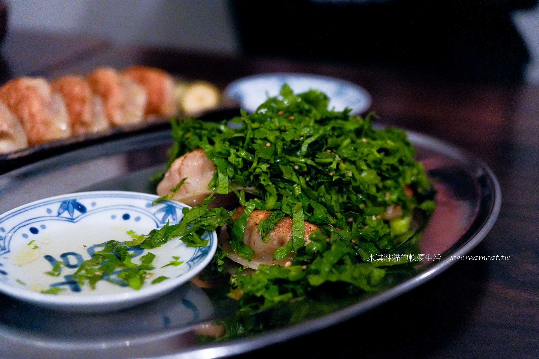 【福餃】台北雙連站美食｜深夜食堂風宵夜餃子店，爆量香菜煎餃必吃推薦！ @冰淇淋貓的軟爛生活