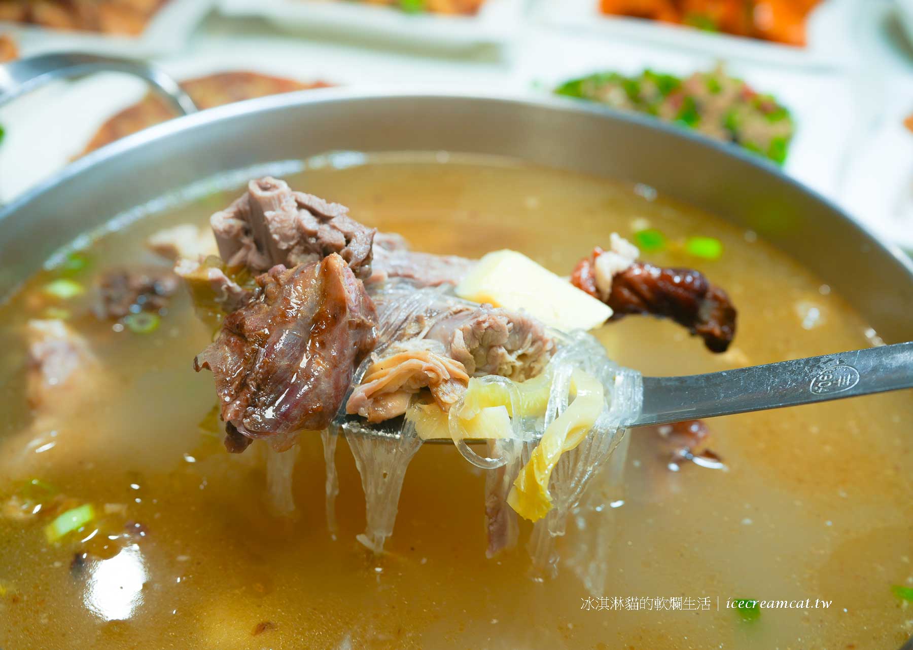 【松山美食】北平萬珍樓美食餐廳 南京復興站附近中式桌菜及烤鴨，CP值超高 @冰淇淋貓的軟爛生活