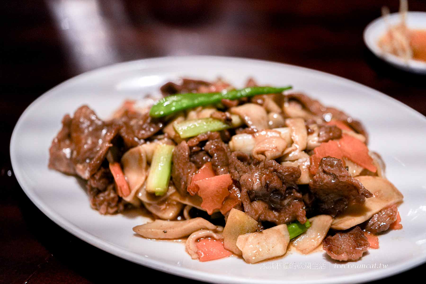 【洪樓小館】天母SOGO附近平價台菜菜單必點大餅捲牛肉，芝山在地人必吃 @冰淇淋貓的軟爛生活
