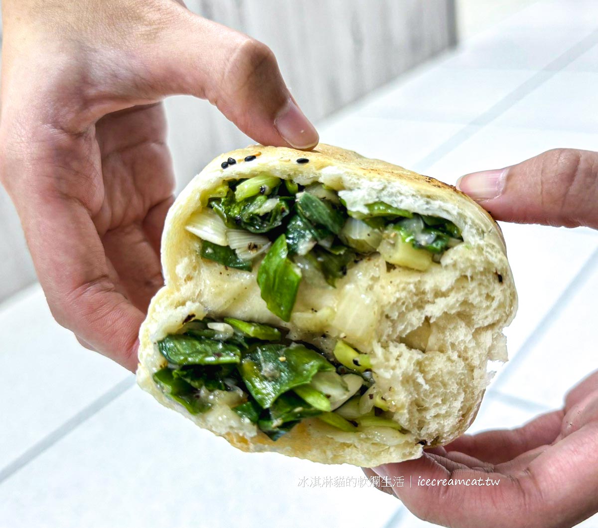 【北投石牌美食】老麵發酵蔥花燒餅｜榮總對面50年排隊老攤，早午餐必吃 @冰淇淋貓的軟爛生活