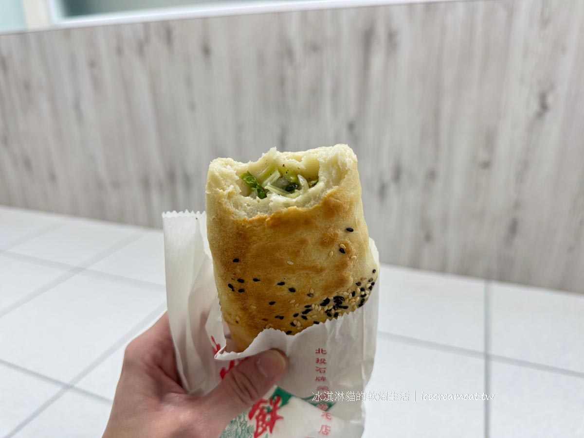 【北投石牌美食】老麵發酵蔥花燒餅｜榮總對面50年排隊老攤，早午餐必吃 @冰淇淋貓的軟爛生活