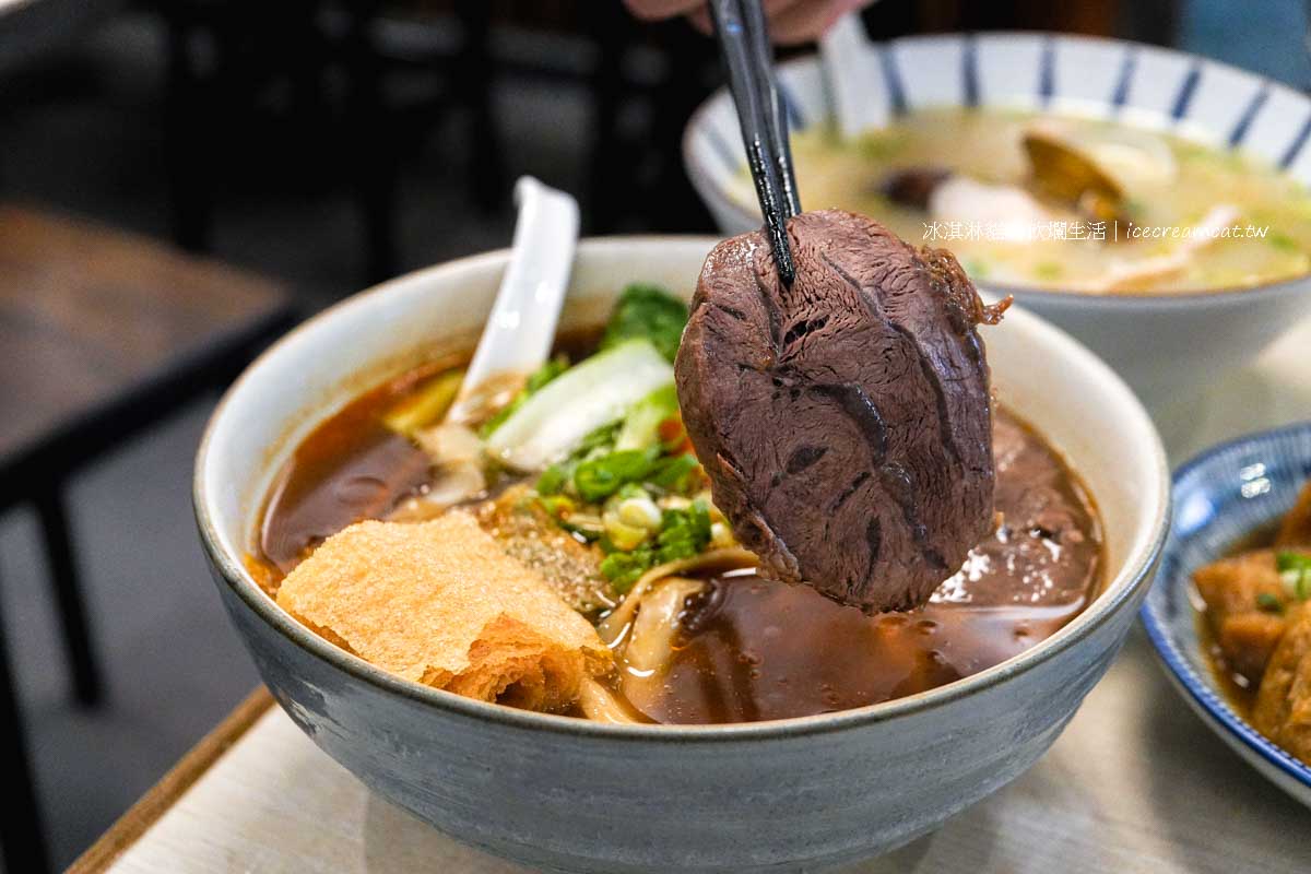 竣師父牛肉麵｜忠孝復興站美食，蛤蜊雞湯鮮甜值得一試，得獎台北牛肉麵名店 @冰淇淋貓的軟爛生活