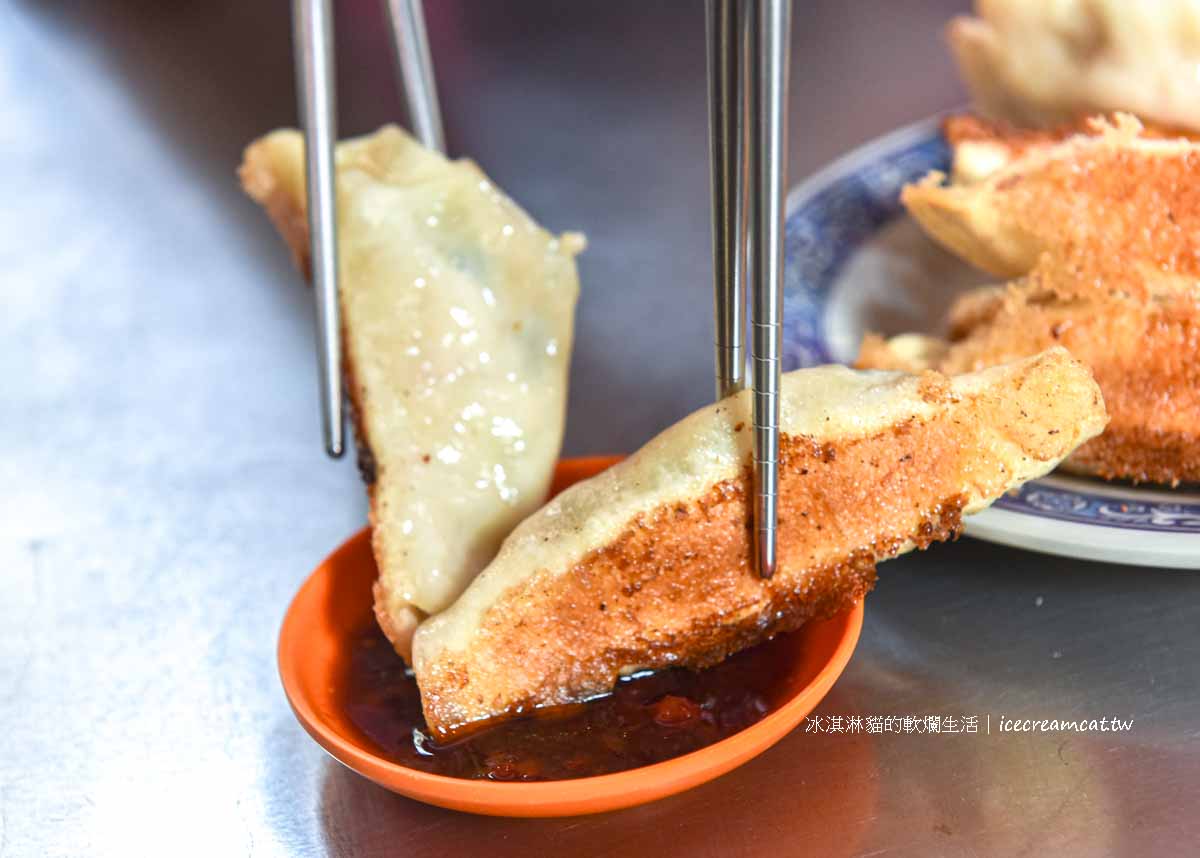 【基隆美食】曾家鍋貼店｜慶安宮旁在地人推薦鍋貼水餃，吃了有保佑感！ @冰淇淋貓的軟爛生活