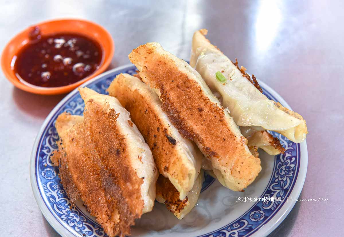 【基隆美食】曾家鍋貼店｜慶安宮旁在地人推薦鍋貼水餃，吃了有保佑感！ @冰淇淋貓的軟爛生活