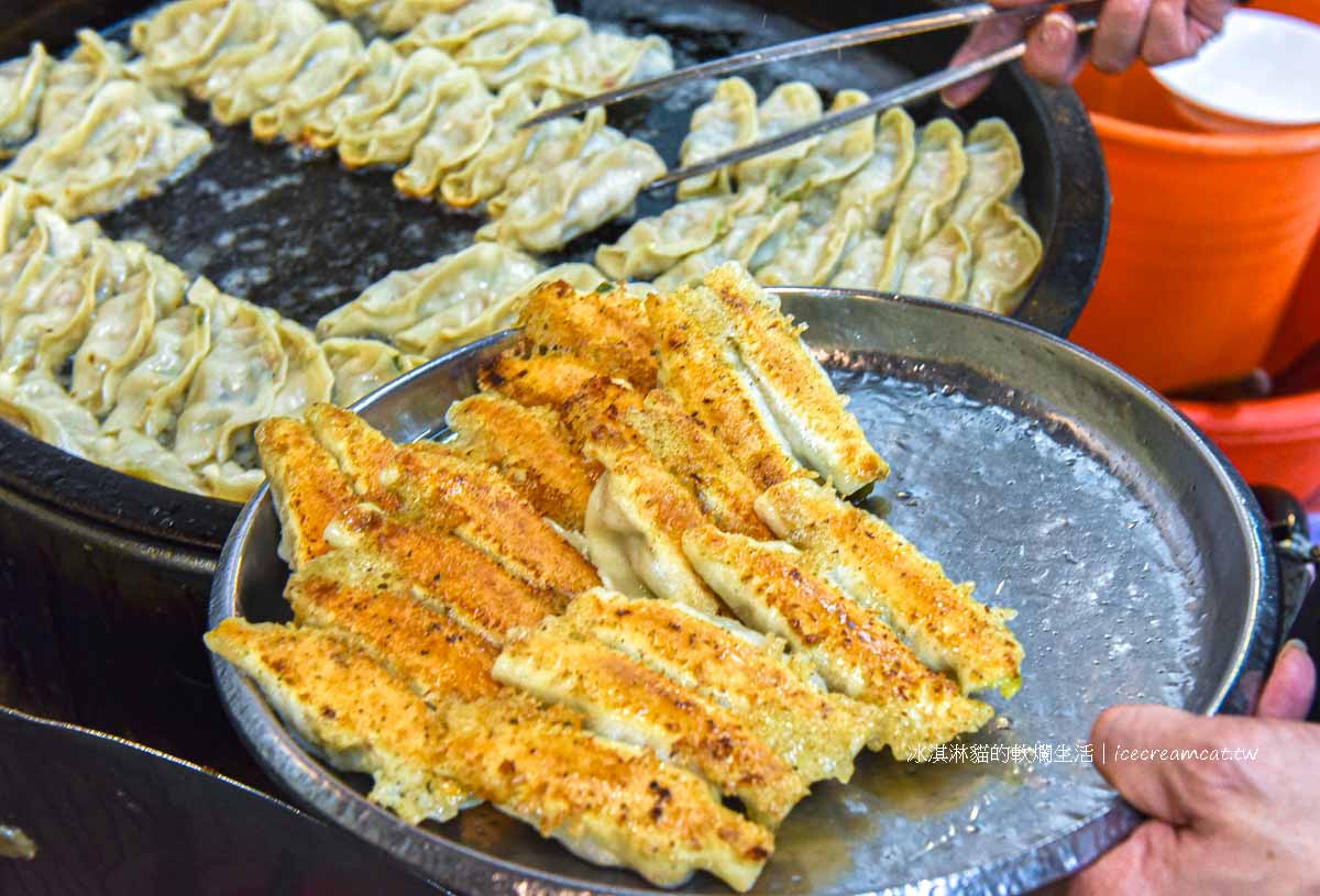 【基隆美食】曾家鍋貼店｜慶安宮旁在地人推薦鍋貼水餃，吃了有保佑感！ @冰淇淋貓的軟爛生活
