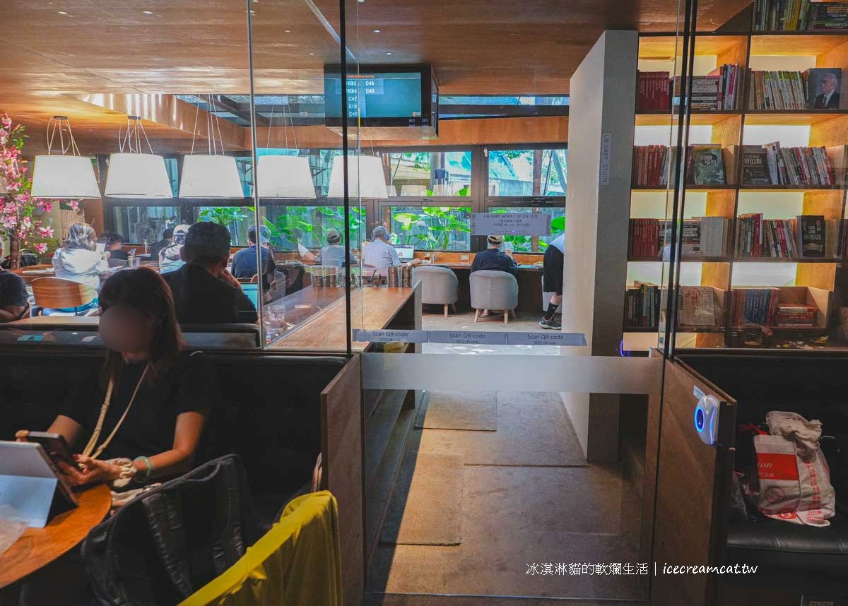天母圖書咖啡廳【CE&#8217; &#038; LIB-RARY】芝山站附近不限時咖啡廳，附插座美式喝到飽 @冰淇淋貓的軟爛生活