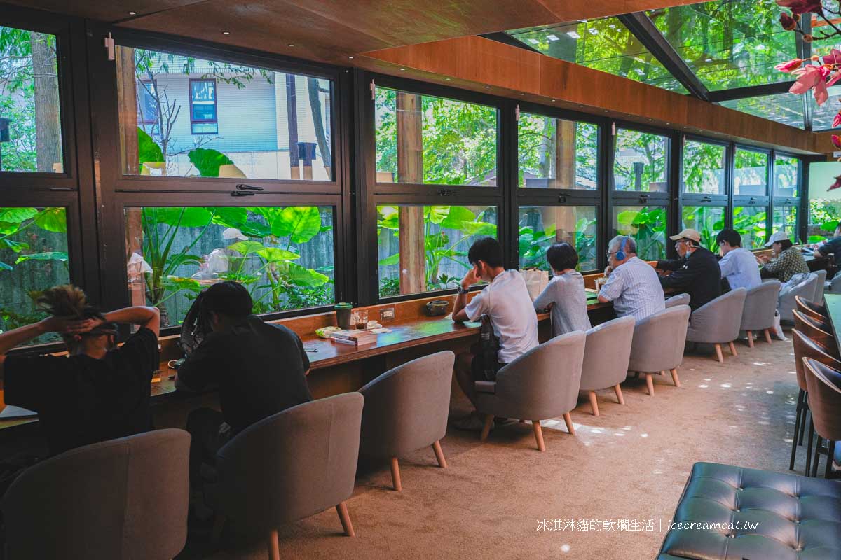 天母圖書咖啡廳【CE&#8217; &#038; LIB-RARY】芝山站附近不限時咖啡廳，附插座美式喝到飽 @冰淇淋貓的軟爛生活