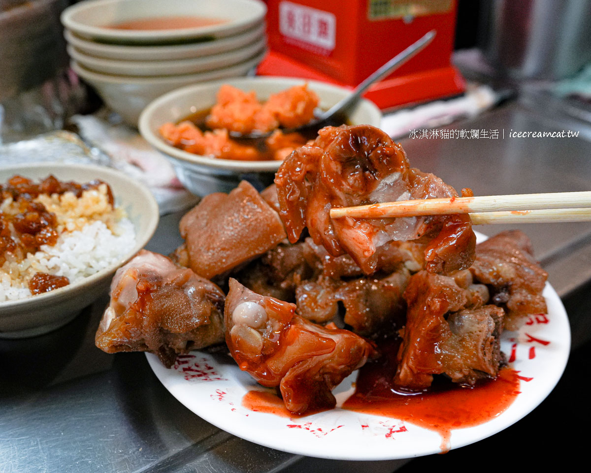 【基隆美食】廟口夜市22號蝦仁羹豬腳，菜單必點滷肉飯和豬腳！ @冰淇淋貓的軟爛生活