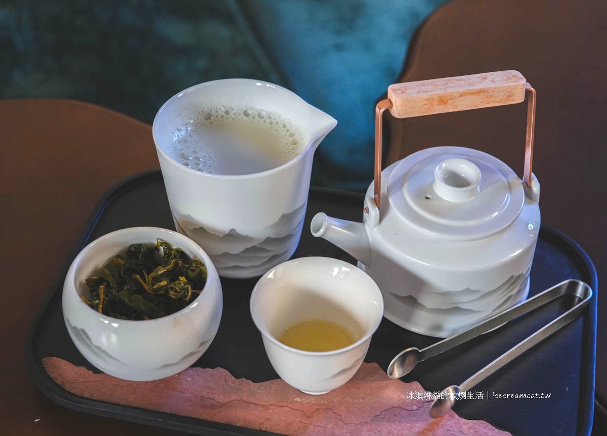 青雲閣 Misty｜萬華龍山寺百年古蹟茶館咖啡廳，平日不限時，晚上變身餐酒館 @冰淇淋貓的軟爛生活