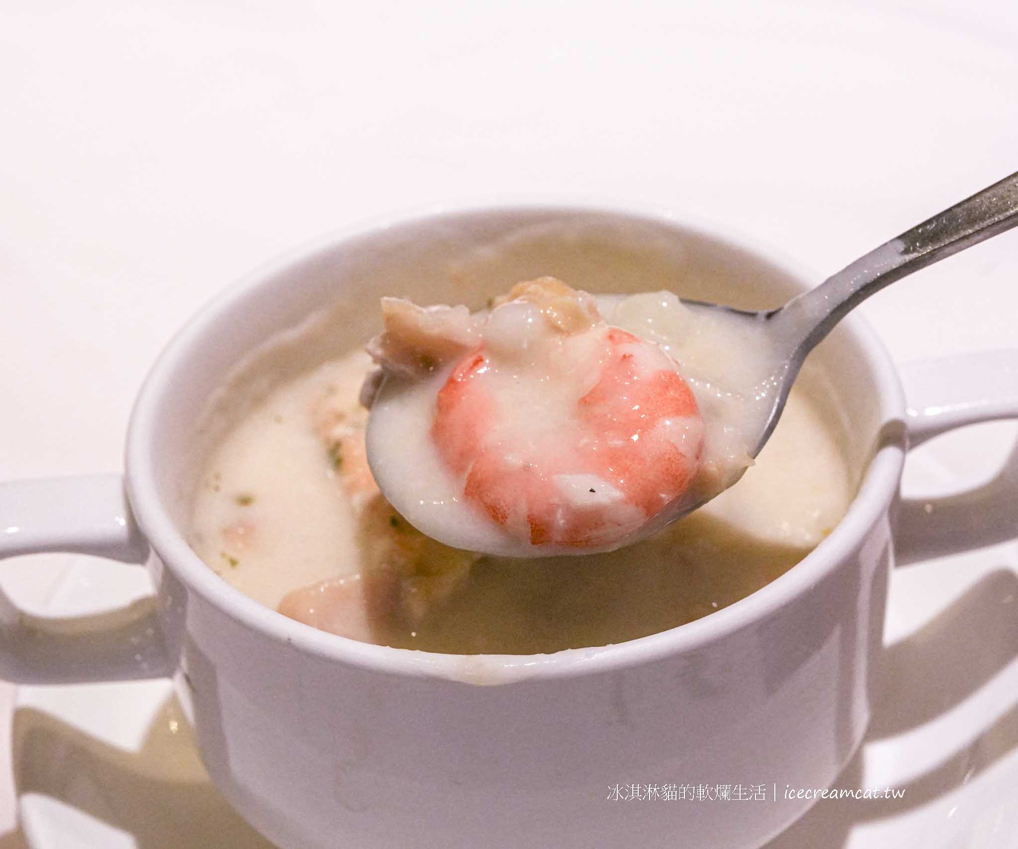 紅屋牛排館南京店｜台北松山區老派浪漫西餐廳，經典沙拉棒必吃 @冰淇淋貓的軟爛生活