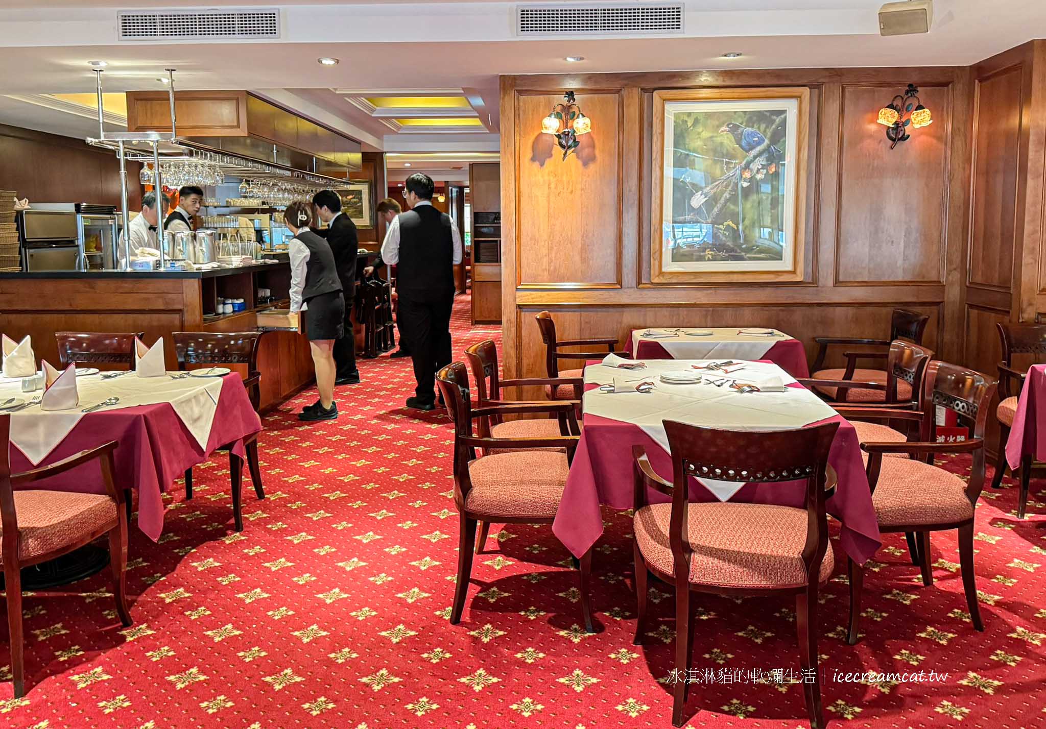 紅屋牛排館南京店｜台北松山區老派浪漫西餐廳，經典沙拉棒必吃 @冰淇淋貓的軟爛生活
