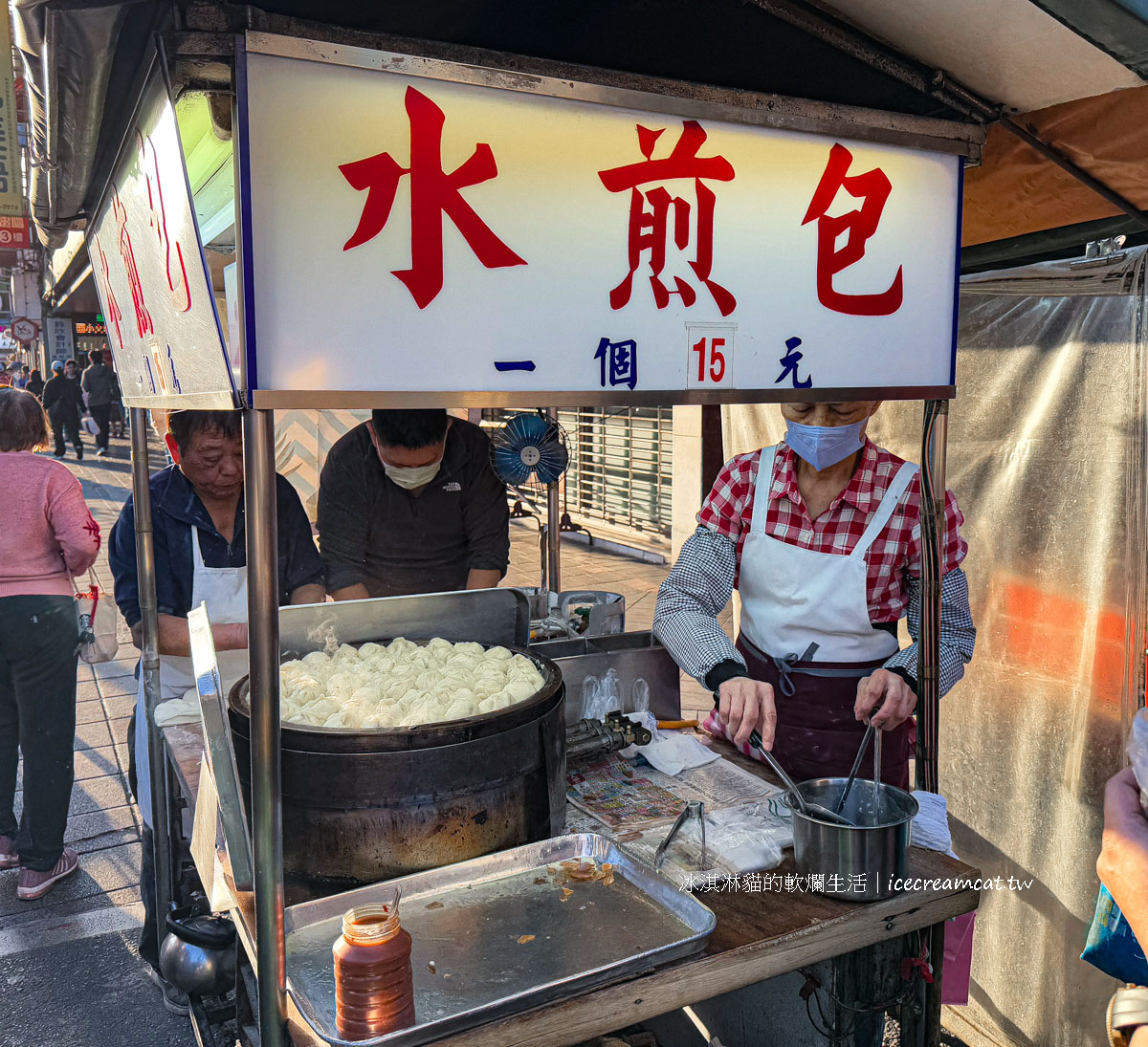 華榮街水煎包攤車｜士林捷運附近必吃美食，高麗菜水煎包菜單價格 @冰淇淋貓的軟爛生活