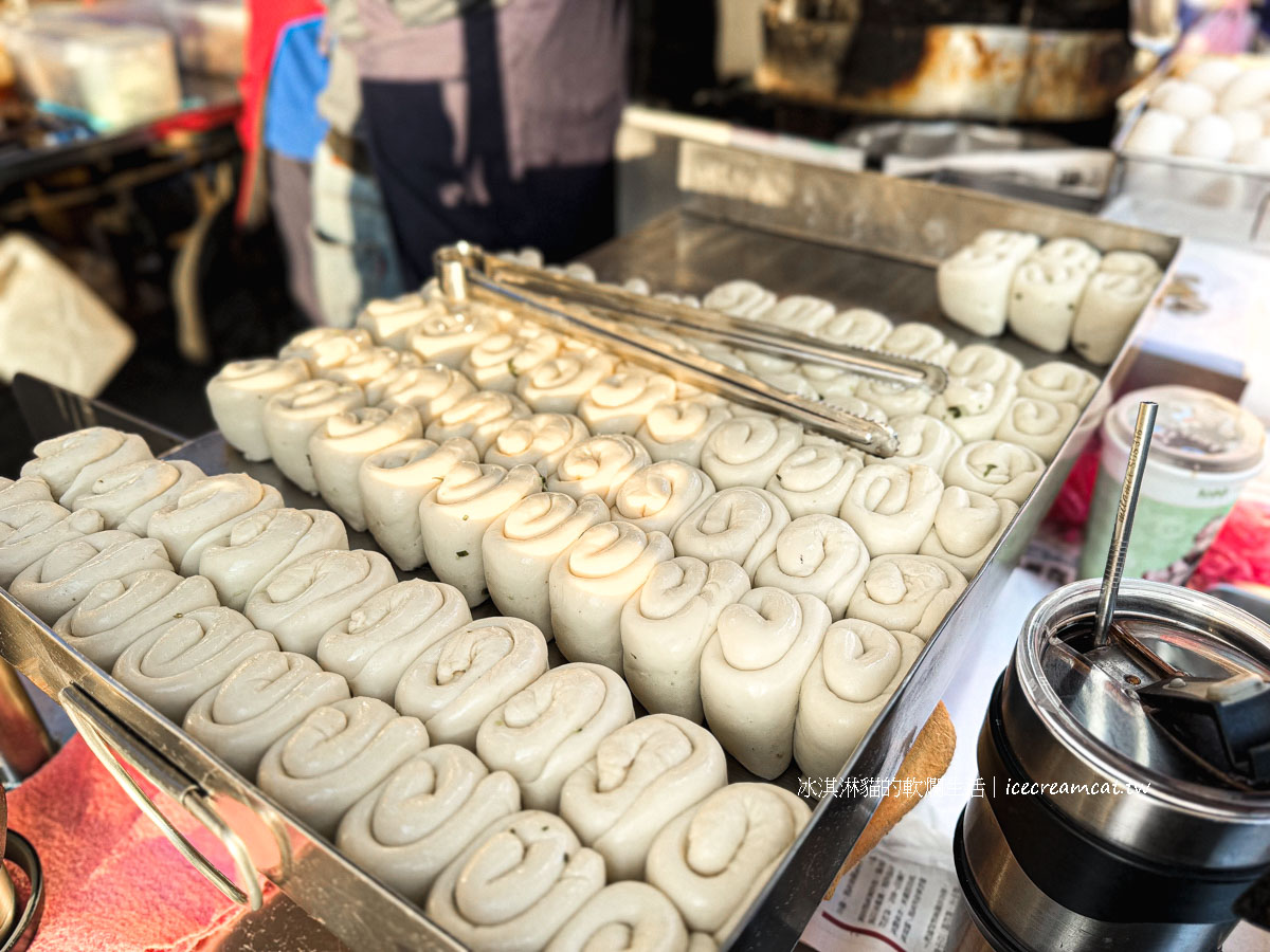 郭家蔥油餅｜士林捷運附近華榮市場必吃蔥油餅加蛋，酥脆爆漿比名店還好吃 @冰淇淋貓的軟爛生活