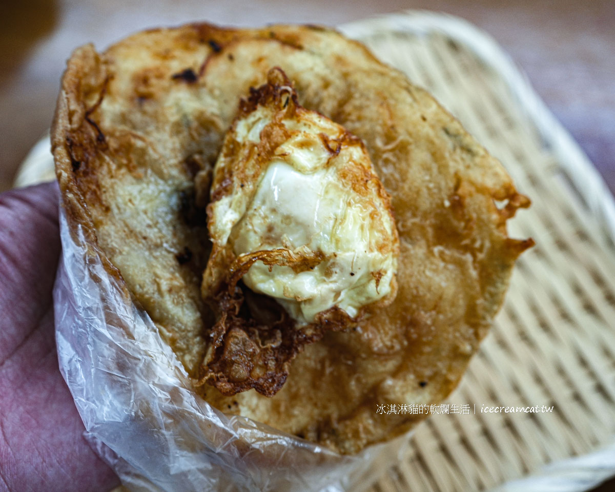 郭家蔥油餅｜士林捷運附近華榮市場必吃蔥油餅加蛋，酥脆爆漿比名店還好吃 @冰淇淋貓的軟爛生活