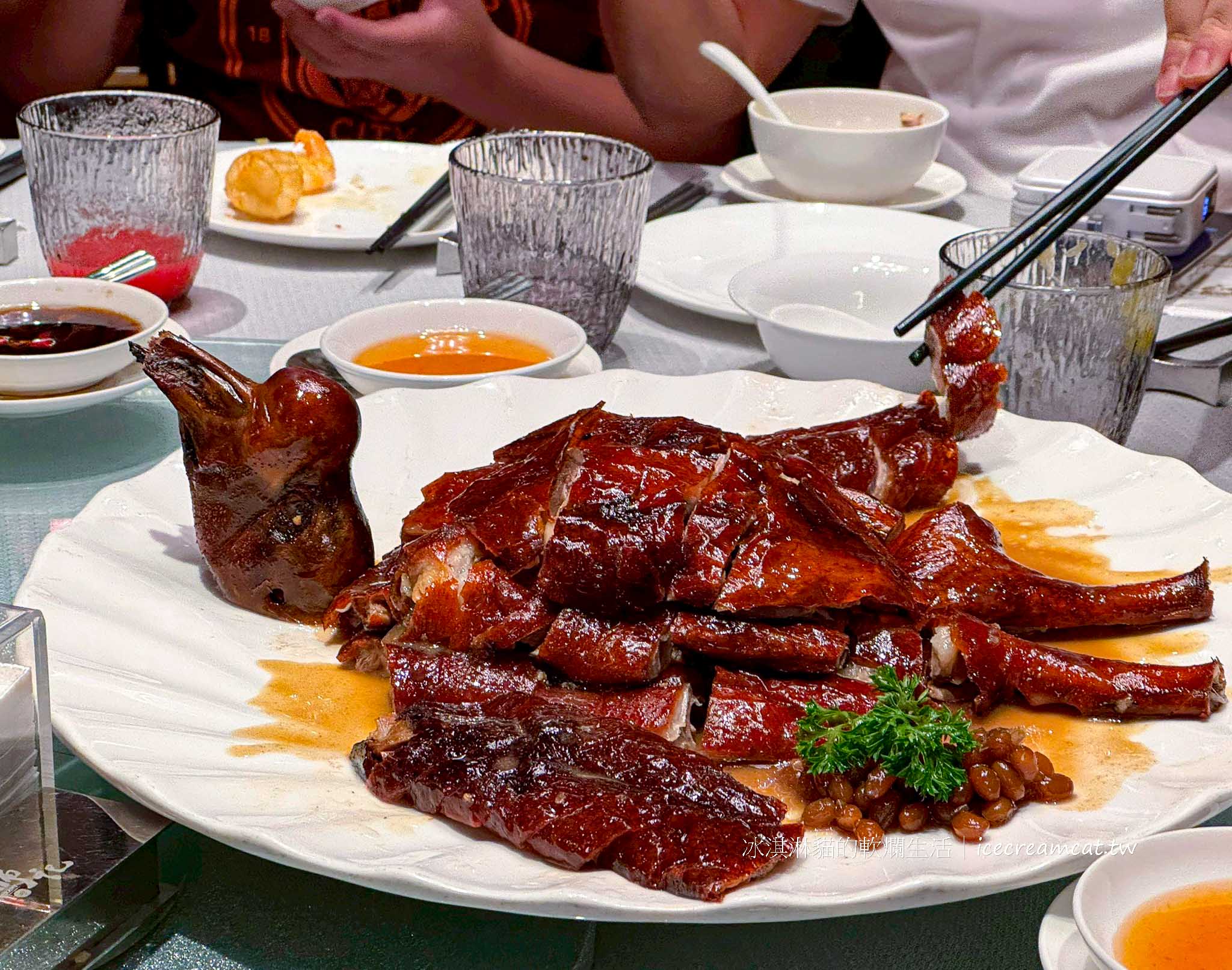 【香港中環美食】鏞記酒家 燒鵝名店米其林推薦粵菜，合菜必吃菜單 @冰淇淋貓的軟爛生活